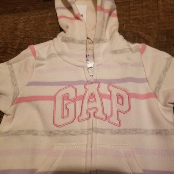Baby gap- 1 piece baby girl outfit. - Picture 2 of 3
